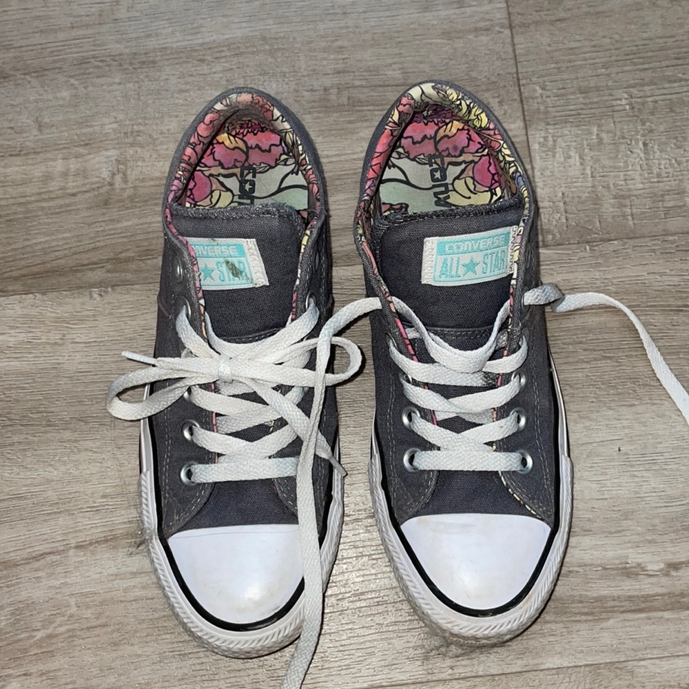 Gray converse with inside detail!
